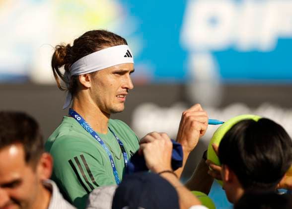 Alexander Zverev GER signs autographs after his training session, Australian Open 2024, Melbourne Park, Melbourne, Victoria, Australia Copyright: xJuergenxHasenkopfx