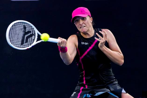 MELBOURNE, VIC - JANUARY 20: Iga Swiatek of Poland in action during the 3rd round of the 2024 Australian Open on January 20 2024, at Melbourne Park in Melbourne, Australia. (Photo by Jason Heidrich Icon Sportswire) TENNIS: JAN 20 Australian Open EDITORIAL USE ONLY Icon240120253