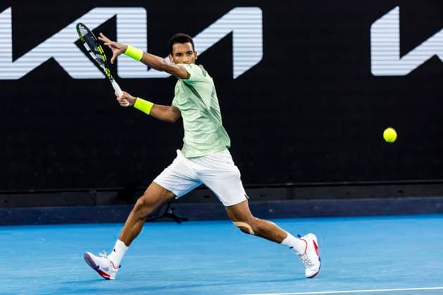 MELBOURNE, VIC - JANUARY 20: Felix Auger-Aliassime of Canada in action during the 3rd round of the 2024 Australian Open on January 20 2024, at Melbourne Park in Melbourne, Australia. (Photo by Jason Heidrich Icon Sportswire) TENNIS: JAN 20 Australian Open EDITORIAL USE ONLY Icon240120268