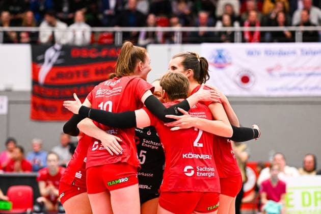 1 Volleyball Bundesliga Women, Dresdner SC vs Allianz MTV Stuttgart, Dresden, 20 01 2024 The Dresdner SC team cheers together 1 Volleyball Bundesliga Women, Dresdner SC vs Allianz MTV Stuttgart on 20 01 2024 at the Margon Arena Dresden Copyright: xBEAUTIFULxSPORTS Hoepnerx