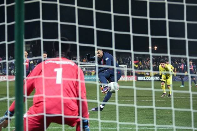 Kylian Mbappe ( 7 - PSG ) scores his penalty during the French Cup match between US Orleans and Paris Saint Germain at Stade de la Source on January 20, 2024 in Orleans, France. ( Photo by federico pestellini panoramic ) - FOOTBALL : Orleans vs PSG - Coupe de France - 20 01 2024 FedericoPestellini Panoramic 