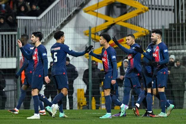 Goncalo Ramos ( 9 - PSG ) celebrates with teammates during the French Cup match between US Orleans and Paris Saint Germain at Stade de la Source on January 20, 2024 in Orleans, France. ( Photo by federico pestellini panoramic ) - FOOTBALL : Orleans vs PSG - Coupe de France - 20 01 2024 FedericoPestellini Panoramic 