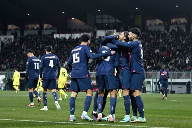 Senny Mayulu ( 13 - PSG ) celebrates with teammates during the French Cup match between US Orleans and Paris Saint Germain at Stade de la Source on January 20, 2024 in Orleans, France. ( Photo by federico pestellini panoramic ) - FOOTBALL : Orleans vs PSG - Coupe de France - 20 01 2024 FedericoPestellini Panoramic 
