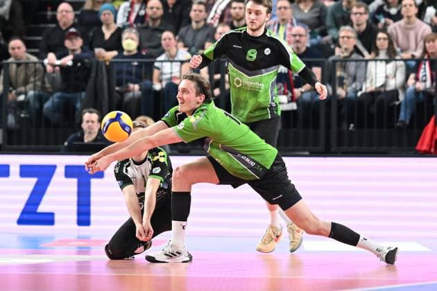 Volleyball I Men I 2023 2024 I Bundesliga I 15 Matchday I SVG Lüneburg VC Bitterfeld Wolfen I 20 1 2024 Ben Simon Bonin 16, VC Bitterfeld Wolfen strong on the ball Lüneburg LKH Arena Niedersachsen Germany Copyright: xLobeca AndreasxHannigx