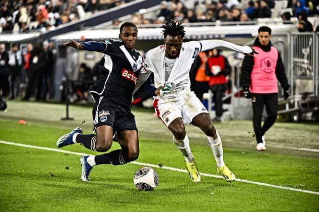 Evann Gessand (ogc) vs Bayiba Biumla (gir) FOOTBALL : Bordeaux vs Nice - 16eme de Finale de la Coupe de France - Bordeaux - 20-01-2024 ThierryBreton Panoramic 