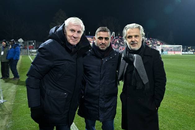 Luis Fernandez ( Bein Sports ) - Yousef Al Obaidly ( CEO Bein Media ) and Vincent Labrune ( LFP president ) during the French Cup match between US Orleans and Paris Saint Germain at Stade de la Source on January 20, 2024 in Orleans, France. ( Photo by federico pestellini panoramic ) - FOOTBALL : Orleans vs PSG - Coupe de France - 20 01 2024 FedericoPestellini Panoramic 