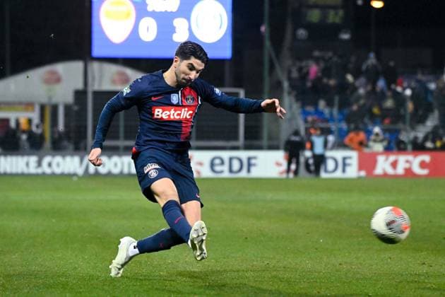 Carlos Soler ( 4 - PSG ) during the French Cup match between US Orleans and Paris Saint Germain at Stade de la Source on January 20, 2024 in Orleans, France. ( Photo by federico pestellini panoramic ) - FOOTBALL : Orleans vs PSG - Coupe de France - 20 01 2024 FedericoPestellini Panoramic 