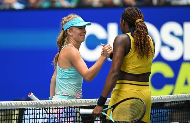 TENNIS AUSTRALIAN OPEN, Magdalena Frech of Poland (left) shakes hands with Coco Gauff of USA following her 4th round loss on Day 8 of the 2024 Australian Open at Melbourne Park in Melbourne, Sunday, January 21, 2024. ( NO ARCHIVING, EDITORIAL USE ONLY, NO USE IN BOOKS WITHOUT CONSENT MELBOURNE VICTORIA AUSTRALIA  Copyright: xLUKASxCOCHx 20240121001891649997