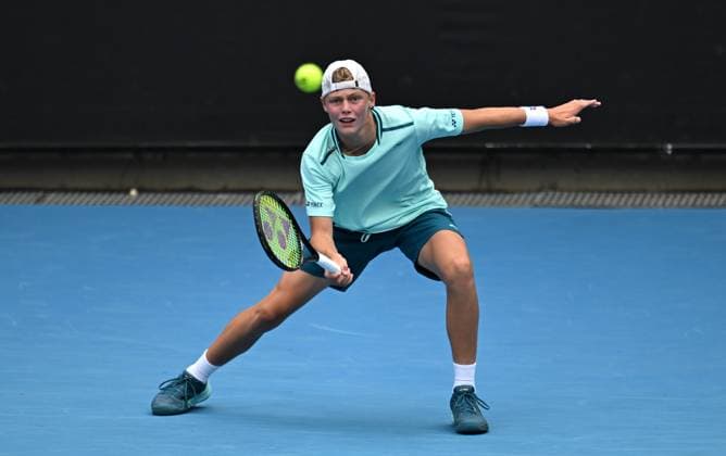 TENNIS AUSTRALIAN OPEN, Cruz Hewitt of Australia is seen in action during his round 1 boys singles match against Alexander Razeghi of USA on Day 8 of the 2024 Australian Open at Melbourne Park in Melbourne, Sunday, January 21, 2024. ( NO ARCHIVING, EDITORIAL USE ONLY, NO USE IN BOOKS WITHOUT CONSENT MELBOURNE VICTORIA AUSTRALIA  Copyright: xLUKASxCOCHx 20240121001891676334