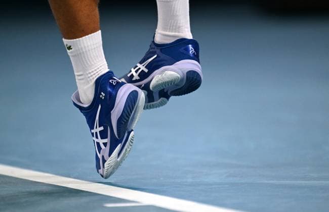 TENNIS AUSTRALIAN OPEN, The shoes of Serbia?s Novak Djokovic are seen as he serves during his 4th round match against Adrian Mannarino of France on Day 8 of the 2024 Australian Open at Melbourne Park in Melbourne, Sunday, January 21, 2024. ( NO ARCHIVING, EDITORIAL USE ONLY, NO USE IN BOOKS WITHOUT CONSENT MELBOURNE VICTORIA AUSTRALIA  Copyright: xLUKASxCOCHx 20240121001891689109