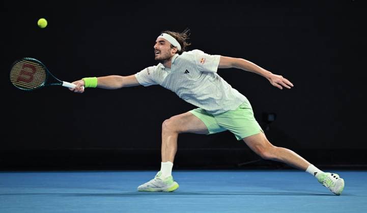 TENNIS AUSTRALIAN OPEN, Stefanos Tsitsipas of Greece returns during his 4th round match against Taylor Fritz of USA on Day 8 of the 2024 Australian Open at Melbourne Park in Melbourne, Sunday, January 21, 2024. ( NO ARCHIVING, EDITORIAL USE ONLY, NO USE IN BOOKS WITHOUT CONSENT MELBOURNE VICTORIA AUSTRALIA  Copyright: xJAMESxROSSx 20240121001891689911