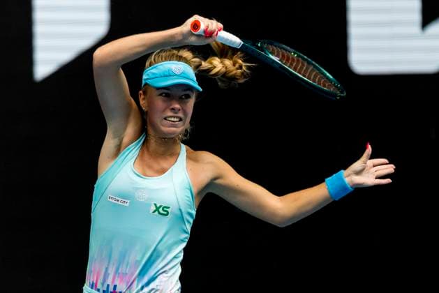 MELBOURNE, VIC - JANUARY 21: Magdalena Frech of Poland in action during the 4th round of the 2024 Australian Open on January 21 2024, at Melbourne Park in Melbourne, Australia. (Photo by Jason Heidrich Icon Sportswire) TENNIS: JAN 21 Australian Open EDITORIAL USE ONLY Icon240121055