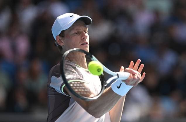 TENNIS AUSTRALIAN OPEN, Jannik Sinner of Italy in action during his 4th round match against Karen Khachanov of Russia on Day 8 of the 2024 Australian Open at Melbourne Park in Melbourne, Sunday, January 21, 2024. ( NO ARCHIVING, EDITORIAL USE ONLY, NO USE IN BOOKS WITHOUT CONSENT MELBOURNE VICTORIA AUSTRALIA  Copyright: xLUKASxCOCHx 20240121001891699639