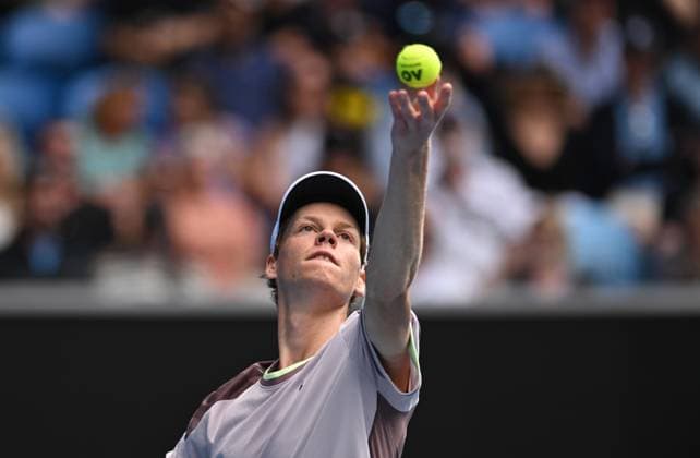 TENNIS AUSTRALIAN OPEN, Jannik Sinner of Italy prepares to serve during his 4th round match against Karen Khachanov of Russia on Day 8 of the 2024 Australian Open at Melbourne Park in Melbourne, Sunday, January 21, 2024. ( NO ARCHIVING, EDITORIAL USE ONLY, NO USE IN BOOKS WITHOUT CONSENT MELBOURNE VICTORIA AUSTRALIA  Copyright: xLUKASxCOCHx 20240121001891700132