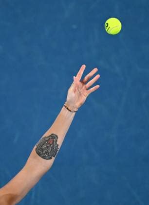 TENNIS AUSTRALIAN OPEN, A tattoo is seen on the arm of Aryna Sabalenka of Belarus as she prepares to serve during her 4th round match against Amanda Anisimova of USA on Day 8 of the 2024 Australian Open at Melbourne Park in Melbourne, Sunday, January 21, 2024. ( NO ARCHIVING, EDITORIAL USE ONLY, NO USE IN BOOKS WITHOUT CONSENT MELBOURNE VICTORIA AUSTRALIA  Copyright: xLUKASxCOCHx 20240121001891705458