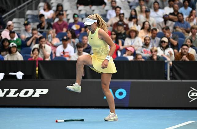 TENNIS AUSTRALIAN OPEN, Mirra Andreeva of Russia stomps on her racket during her 4th round match against Barbora Krejcikova of Czech Republic on Day 8 of the 2024 Australian Open at Melbourne Park in Melbourne, Sunday, January 21, 2024. ( NO ARCHIVING, EDITORIAL USE ONLY, NO USE IN BOOKS WITHOUT CONSENT MELBOURNE VICTORIA AUSTRALIA  Copyright: xJAMESxROSSx 20240121001891711068