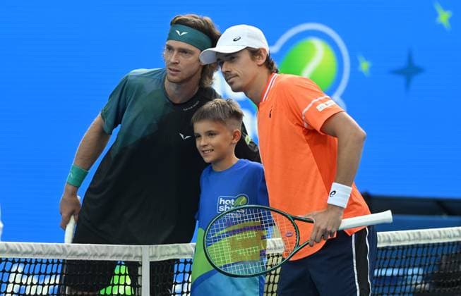 TENNIS AUSTRALIAN OPEN, Andrey Rublev of Russia (left) and Alex de Minaur of Australia prior to their 4th round match on Day 8 of the 2024 Australian Open at Melbourne Park in Melbourne, Sunday, January 21, 2024. ( NO ARCHIVING, EDITORIAL USE ONLY, NO USE IN BOOKS WITHOUT CONSENT MELBOURNE VICTORIA AUSTRALIA  Copyright: xLUKASxCOCHx 20240121001891711768