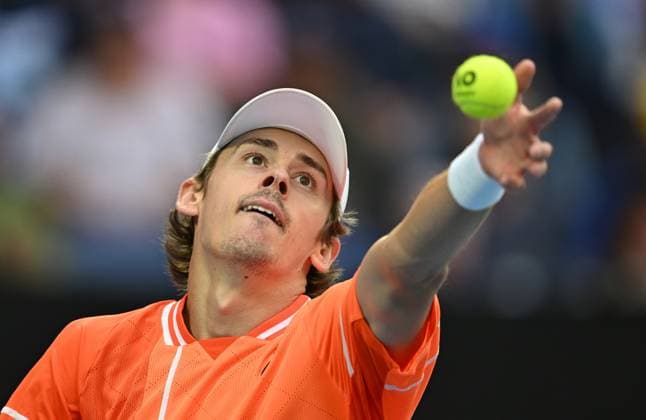 TENNIS AUSTRALIAN OPEN, Alex de Minaur of Australia prepares to serve during his 4th round match against Andrey Rublev of Russia on Day 8 of the 2024 Australian Open at Melbourne Park in Melbourne, Sunday, January 21, 2024. ( NO ARCHIVING, EDITORIAL USE ONLY, NO USE IN BOOKS WITHOUT CONSENT MELBOURNE VICTORIA AUSTRALIA  Copyright: xLUKASxCOCHx 20240121001891717104
