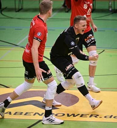 Volleyball 2 Bundesliga season 2023 2024 TV Rottenburg TuS Kriftel 20 01 2024 JUBEL TV Rottenburg Timon Schippmann left and Hannes Elsaesser right