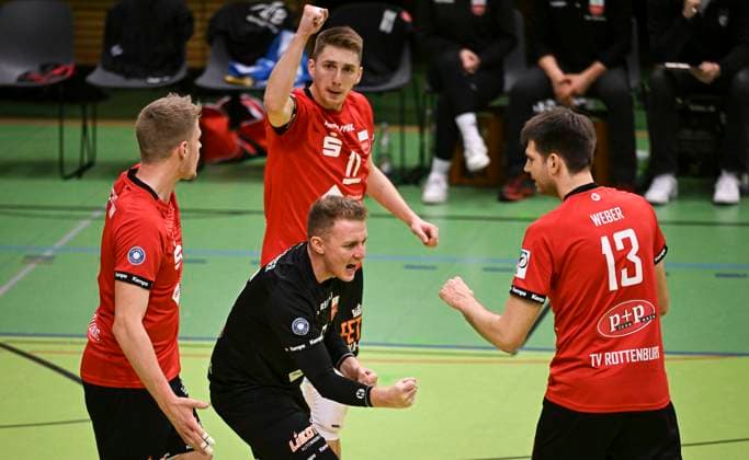 Volleyball 2 Bundesliga season 2023 2024 TV Rottenburg TuS Kriftel 20 01 2024 JUBEL TV Rottenburg Timon Schippmann, Hannes Elsaesser, Robin Leber and co-coach Felix Weber from left to right