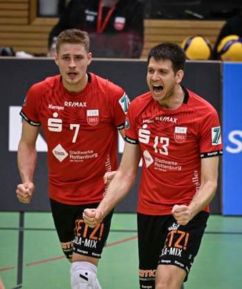 Volleyball 2 Bundesliga season 2023 2024 TV Rottenburg TuS Kriftel 20 01 2024 JUBEL TV Rottenburg Co coach Felix Weber right and Timon Schippmann left