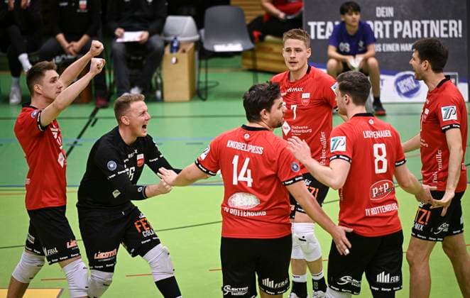 Volleyball 2 Bundesliga season 2023 2024 TV Rottenburg TuS Kriftel 20 01 2024 JUBEL TV Rottenburg Robin Leber, Hannes Elsaesser, Oliver Knobelspiess, Timon Schippmann, Niklas Lichtenauer and co-coach Felix Weber from left to right