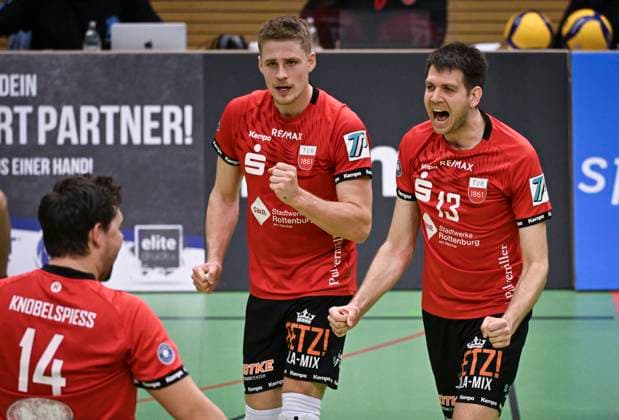 Volleyball 2 Bundesliga season 2023 2024 TV Rottenburg TuS Kriftel 20 01 2024 JUBEL TV Rottenburg Co coach Felix Weber right and Timon Schippmann middle