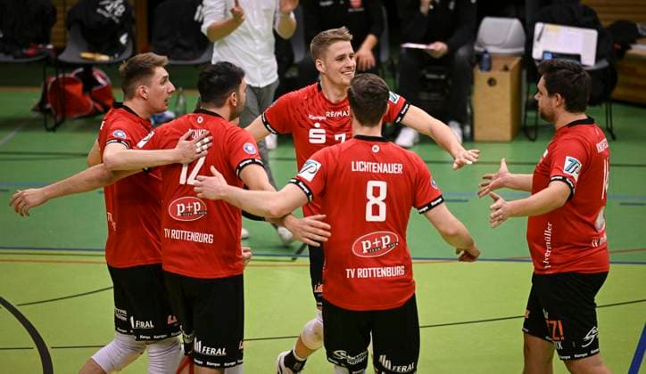 Volleyball 2 Bundesliga season 2023 2024 TV Rottenburg TuS Kriftel 20 01 2024 TEAM CELEBRATION TV Rottenburg Robin Leber, Yannick Menke, Timon Schippmann, Niklas Lichtenauer and Oliver Knobelspiess from left to right