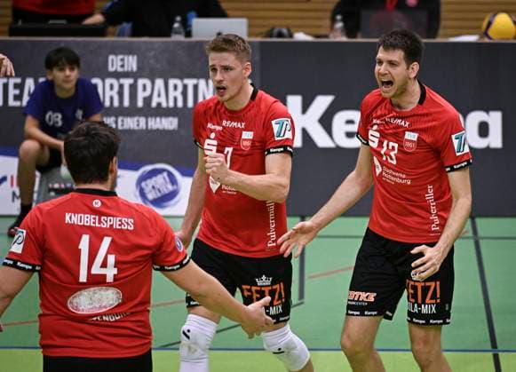 Volleyball 2 Bundesliga season 2023 2024 TV Rottenburg TuS Kriftel 20 01 2024 JUBEL TV Rottenburg Co coach Felix Weber right , Timon Schippmann center and Oliver Knobelspiess left