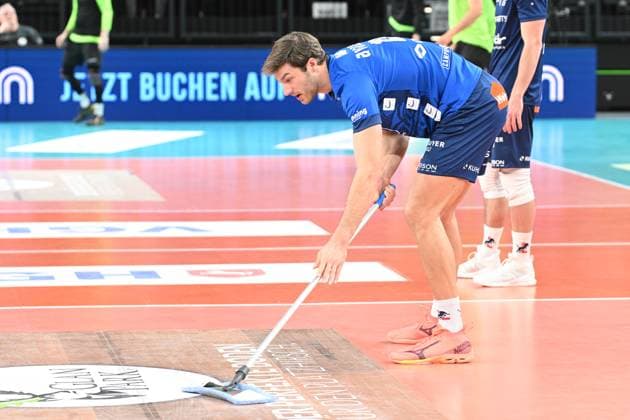 Volleyball I Men I 2023 2024 I Bundesliga I 15 Matchday I SVG Lüneburg VC Bitterfeld Wolfen I 20 1 2024 Matthew Knigge 13, SVG Lüneburg is not afraid of anything Lüneburg LKH Arena Niedersachsen Germany Copyright: xLobeca AndreasxHannigx