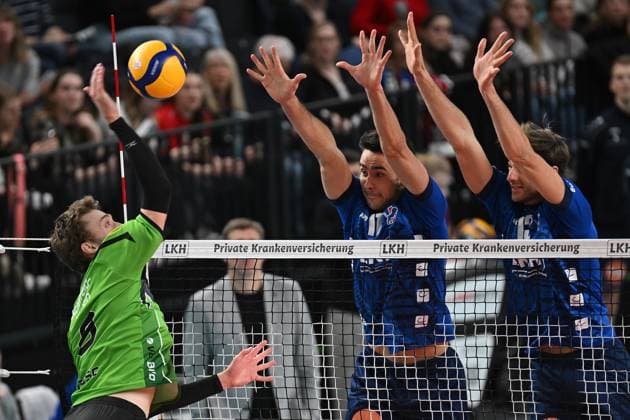 Volleyball I Men I 2023 2024 I Bundesliga I 15 Matchday I SVG Lüneburg VC Bitterfeld Wolfen I 20 1 2024 No way through for Logan House 8, VC Bitterfeld Wolfen The blocks of Xander Wolf Wassenaar Ketrzynski 11, SVG Lüneburg and Matthew Knigge 13, SVG Lüneburg are too strong today Lüneburg LKH Arena Niedersachsen Germany Copyright: xLobeca AndreasxHannigx