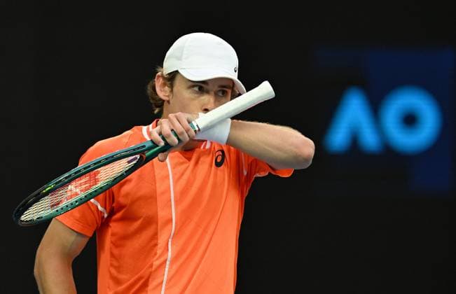 TENNIS AUSTRALIAN OPEN, Alex de Minaur of Australia reacts during his 4th round match against Andrey Rublev of Russia on Day 8 of the 2024 Australian Open at Melbourne Park in Melbourne, Sunday, January 21, 2024. ( NO ARCHIVING, EDITORIAL USE ONLY, NO USE IN BOOKS WITHOUT CONSENT MELBOURNE VICTORIA AUSTRALIA  Copyright: xLUKASxCOCHx 20240121001891727951
