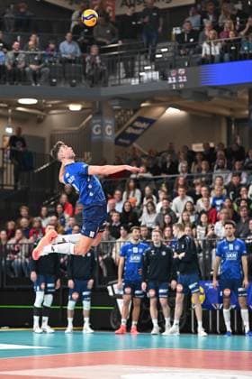 Volleyball I Men I 2023 2024 I Bundesliga I 15 Matchday I SVG Lüneburg VC Bitterfeld Wolfen I 20 1 2024 Powerful jump serve from future MVP Yann Böhme 10, SVG Lüneburg Lüneburg LKH Arena Niedersachsen Germany Copyright: xLobeca AndreasxHannigx