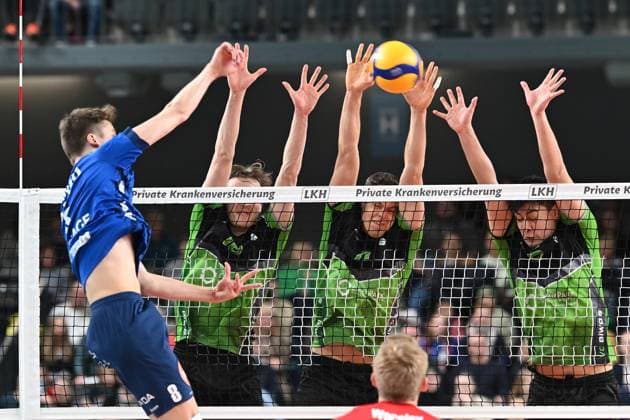Volleyball I Men I 2023 2024 I Bundesliga I 15 Matchday I SVG Lüneburg VC Bitterfeld Wolfen I 20 1 2024 Block of three against Theo Mohwinkel 8, SVG Lüneburg with Ben Simon Bonin 16, VC Bitterfeld Wolfen , Sebastian Lucas Rösler 11, VC Bitterfeld Wolfen and Julian Hoyer 6, VC Bitterfeld Wolfen Lüneburg LKH Arena Niedersachsen Germany Copyright: xLobeca AndreasxHannigx