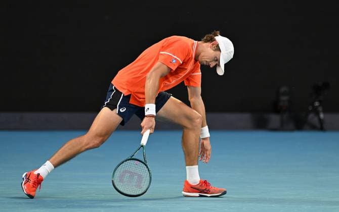 TENNIS AUSTRALIAN OPEN, Alex de Minaur of Australia reacts during his 4th round match against Andrey Rublev of Russia on Day 8 of the 2024 Australian Open at Melbourne Park in Melbourne, Sunday, January 21, 2024. ( NO ARCHIVING, EDITORIAL USE ONLY, NO USE IN BOOKS WITHOUT CONSENT MELBOURNE VICTORIA AUSTRALIA  Copyright: xLUKASxCOCHx 20240121001891729460