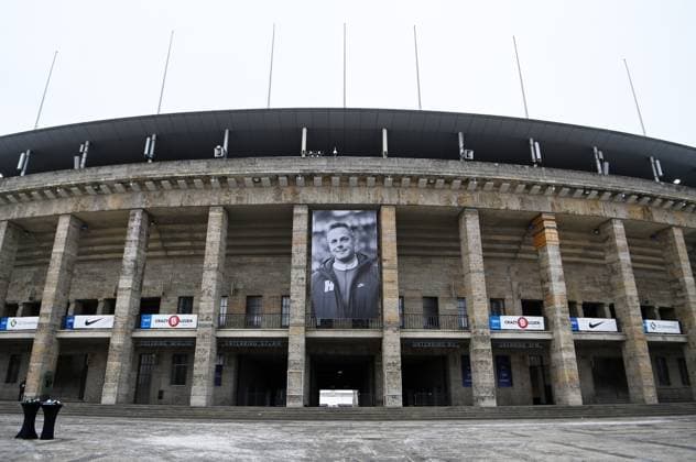 Soccer, Men, Season 2023 2024, 2 Bundesliga 18 Matchday , Hertha BSC Fortuna Düsseldorf, Memorial to the late President Kay Bernstein Hertha BSC , in the picture at the east curve hangs a photo of Kay Bernstein, 21 01 2024, Copyright: xMatthiasxKochx