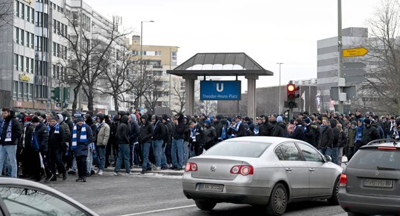 Football, Men, Season 2023 2024, 2 Bundesliga 18 Matchday , Hertha BSC Fortuna Düsseldorf, Commemoration of the deceased President Kay Bernstein Hertha BSC , in the picture funeral march of the fans and Ultras for the deceased President Kay Bernstein Hertha BSC , Start at Theodor Heuss Platz, 21 01 2024, Copyright: xMatthiasxKochx