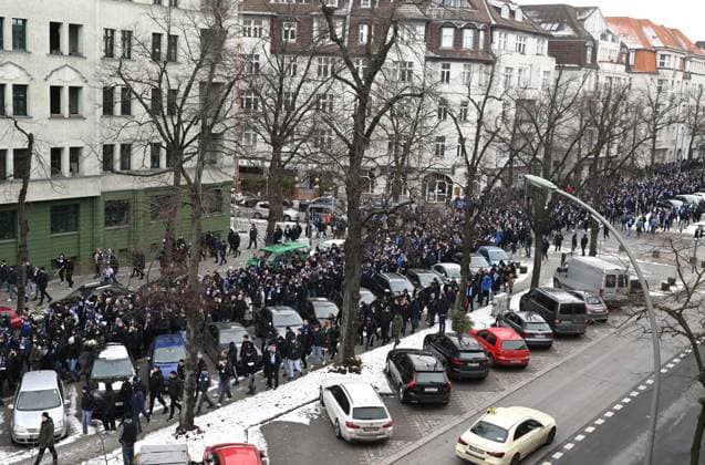 Soccer, Men, Season 2023 2024, 2 Bundesliga 18 Matchday , Hertha BSC Fortuna Düsseldorf, Commemoration of the late President Kay Bernstein Hertha BSC , in the picture funeral march of the fans and Ultras for the late President Kay Bernstein Hertha BSC , here in Reichsstraße, 21 01 2024, Copyright: xMatthiasxKochx