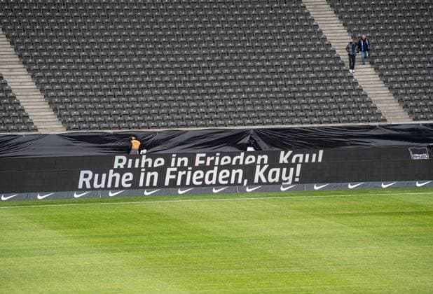 Football, Men, Season 2023 2024, 2 Bundesliga 18 Matchday , Hertha BSC Fortuna Düsseldorf, Memorial to the late President Kay Bernstein Hertha BSC , in the picture advertising boards with lettering, Rest in peace, Kay , 21 01 2024, Copyright: xMatthiasxKochx