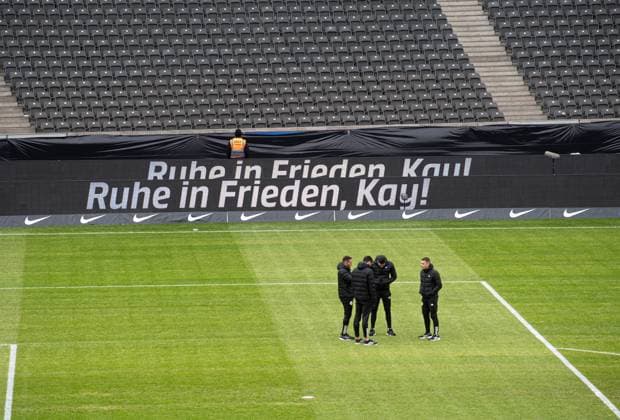 Football, Men, Season 2023 2024, 2 Bundesliga 18 Matchday , Hertha BSC Fortuna Düsseldorf, Memorial to the late President Kay Bernstein Hertha BSC , in the picture advertising boards with lettering, Rest in peace, Kay , 21 01 2024, Copyright: xMatthiasxKochx