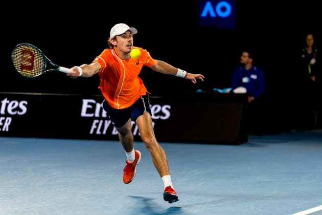 MELBOURNE, VIC - JANUARY 21: Alex de Minaur of Australia in action during the 4th round of the 2024 Australian Open on January 21 2024, at Melbourne Park in Melbourne, Australia. (Photo by Jason Heidrich Icon Sportswire) TENNIS: JAN 21 Australian Open EDITORIAL USE ONLY Icon240121281
