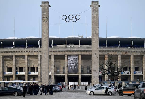 Football, Men, Season 2023 2024, 2 Bundesliga 18 Matchday , Hertha BSC Fortuna Düsseldorf, Memorial to the late president Kay Bernstein Hertha BSC , in the picture at the east gate of the Olympic Stadium hangs a huge photo of Kay Bernstein, 21 01 2024, Copyright: xMatthiasxKochx