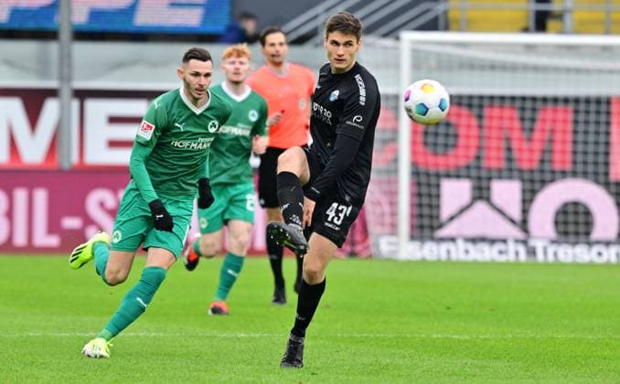 21 01 2024 Soccer Season 2023 2024 2 Soccer Bundesliga 18 Matchday SC Paderborn 07 SCP SpVgg Greuther Fürth Kleeblatt Sportfoto Zink xwoxzix DFL regulations prohibit any use of photographs as image sequences and or quasi video only for editorial use Branimir Hrgota 10 SpVgg Greuther Fürth Martin Ens 43, SC Paderborn 07