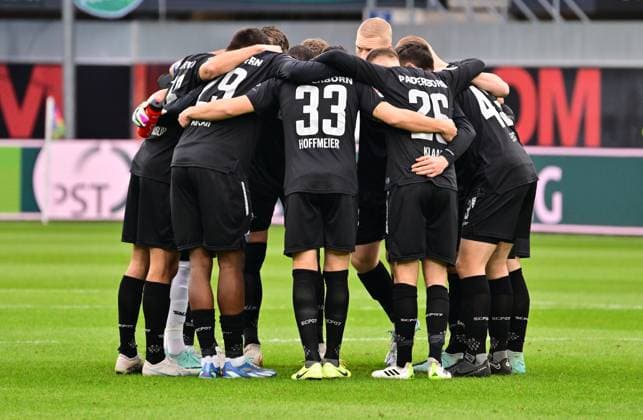 21 01 2024 Soccer Season 2023 2024 2 Soccer Bundesliga 18 Matchday SC Paderborn 07 SCP SpVgg Greuther Fürth Kleeblatt Sportfoto Zink xwoxzix DFL regulations prohibit any use of photographs as image sequences and or quasi video only for editorial use Teamkreis Mannschaft Team Paderboirn