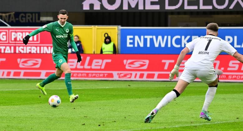 21 01 2024 Soccer Season 2023 2024 2 Soccer Bundesliga 18 Matchday SC Paderborn 07 SCP SpVgg Greuther Fürth Kleeblatt Sportfoto Zink xwoxzix DFL regulations prohibit any use of photographs as image sequences and or quasi video only for editorial use Branimir Hrgota 10 SpVgg Greuther Fürth Pelle Boevink 1, SC Paderborn 07 Chance Torchance