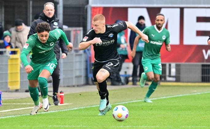 21 01 2024 Soccer Season 2023 2024 2 Soccer Bundesliga 18 Matchday SC Paderborn 07 SCP SpVgg Greuther Fürth Kleeblatt Sportfoto Zink xwoxzix DFL regulations prohibit any use of photographs as image sequences and or quasi video only for editorial use Armindo Sieb 30, SpVgg Greuther Fürth Laurin Curda 17, SC Paderborn 07