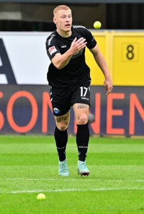 21 01 2024 Soccer Season 2023 2024 2 Soccer Bundesliga 18 Matchday SC Paderborn 07 SCP SpVgg Greuther Fürth Kleeblatt Sportfoto Zink xwoxzix DFL regulations prohibit any use of photographs as image sequences and or quasi video only for editorial use Protest action of the fans Tennis balls and coins on the pitch Interruption Laurin Curda 17, SC Paderborn 07