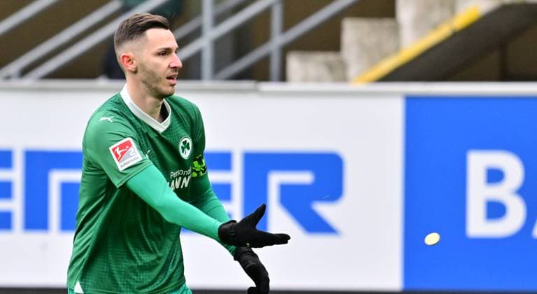 21 01 2024 Soccer season 2023 2024 2 Soccer Bundesliga 18 Matchday SC Paderborn 07 SCP SpVgg Greuther Fürth Kleeblatt Sportfoto Zink xwoxzix DFL regulations prohibit any use of photographs as image sequences and or quasi video only for editorial use Protest action of the fans Tennis balls and coins on the pitch Interruption Branimir Hrgota 10 SpVgg Greuther Fürth
