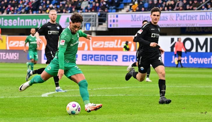 21 01 2024 Soccer Season 2023 2024 2 Soccer Bundesliga 18 Matchday SC Paderborn 07 SCP SpVgg Greuther Fürth Kleeblatt Sportfoto Zink xwoxzix DFL regulations prohibit any use of photographs as image sequences and or quasi video only for editorial use Armindo Sieb 30, SpVgg Greuther Fürth scores goal Goal shot for 0 1 against Martin Ens 43, SC Paderborn 07