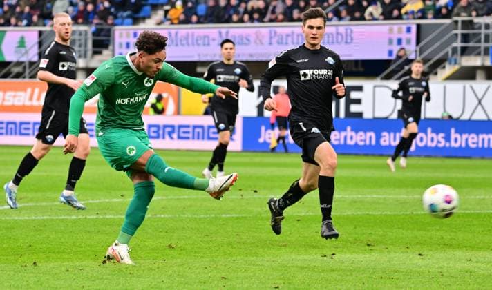 21 01 2024 Soccer Season 2023 2024 2 Soccer Bundesliga 18 Matchday SC Paderborn 07 SCP SpVgg Greuther Fürth Kleeblatt Sportfoto Zink xwoxzix DFL regulations prohibit any use of photographs as image sequences and or quasi video only for editorial use Armindo Sieb 30, SpVgg Greuther Fürth scores goal Goal shot for 0 1 against Martin Ens 43, SC Paderborn 07